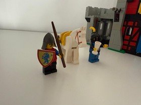 Lego Castle Lion Knights 6067:Guarded Inn Complete