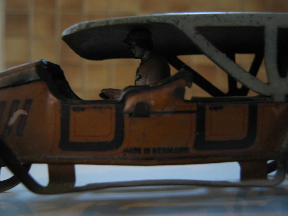 Penny Toy ancien tôle peinte bistre/lignes noires toit gris chauffeur - Bel état - Photo 3/4