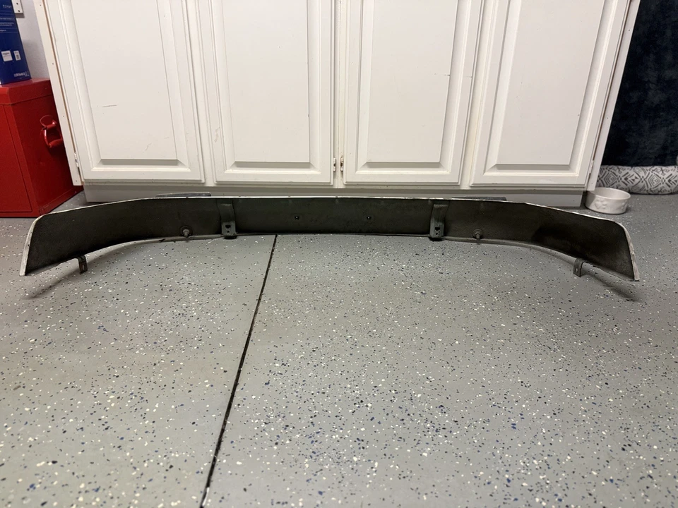 Panel de cenefa inferior delantero blanco Porsche 911 1974-83 Foto 3 de 3