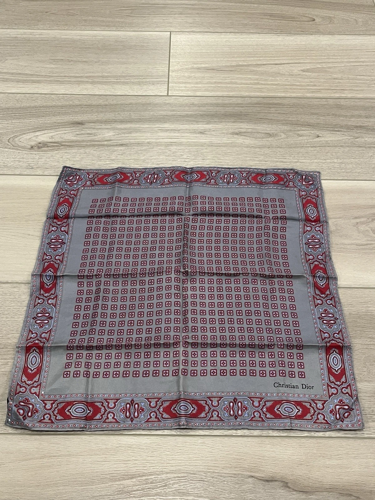 Foulard vintage Christian Dior en soie laminé main 18,5