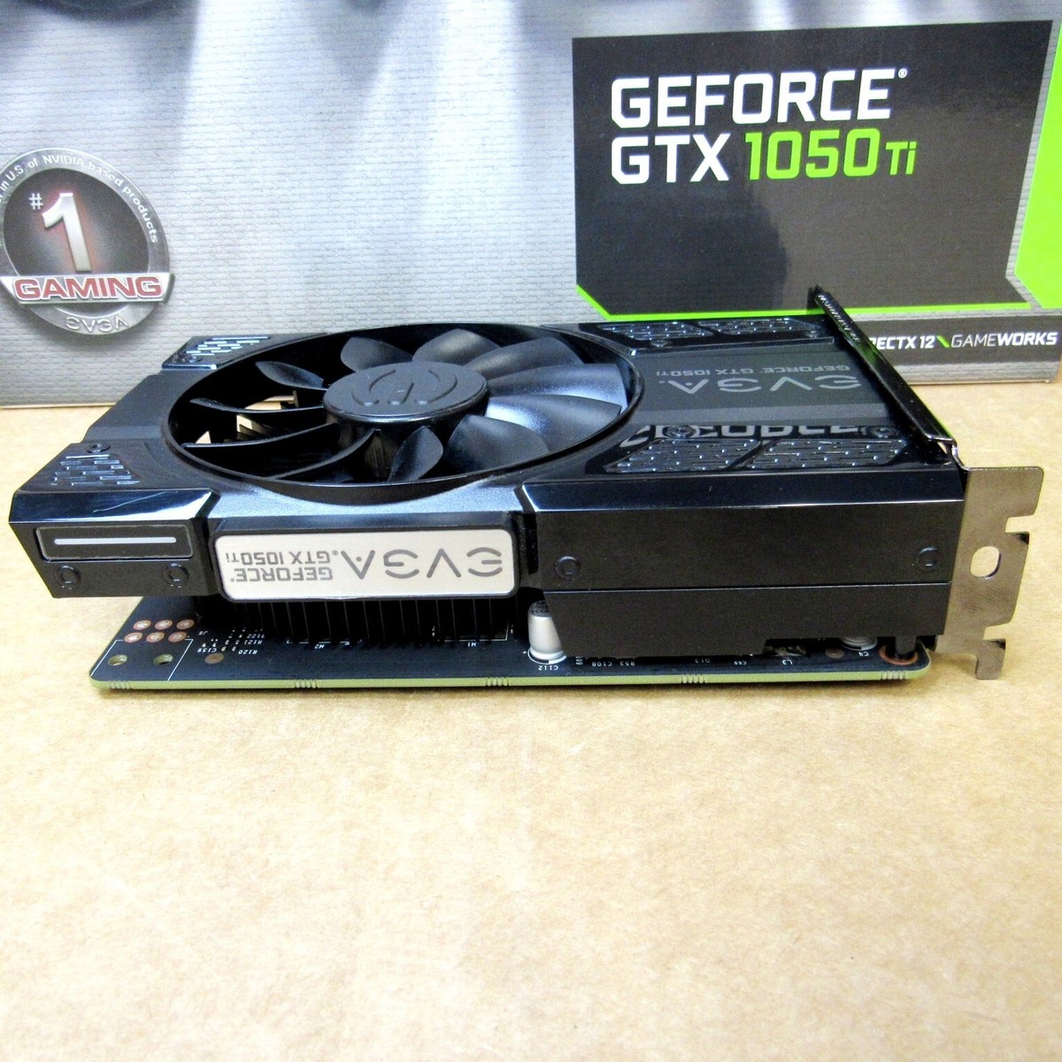 EVGA GTX 1050 Ti Superclocked 本体 The EVGA GTX 1050 Ti Superclocked Review – BabelTechReviews