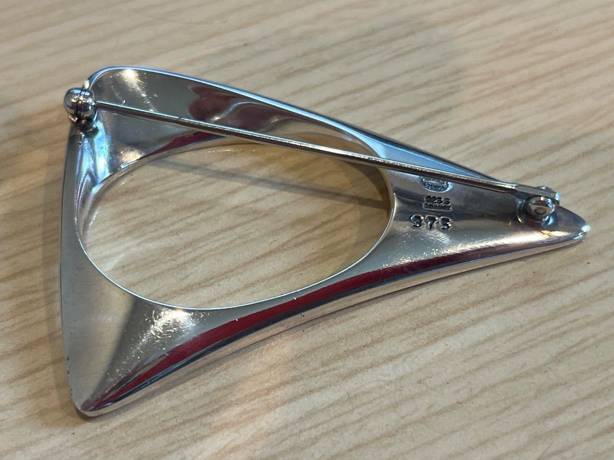   ヘニングコッペル トライアングル 375 ブローチ ヘニングコッペル トライアングル 375 ブローチ Georg Jensen