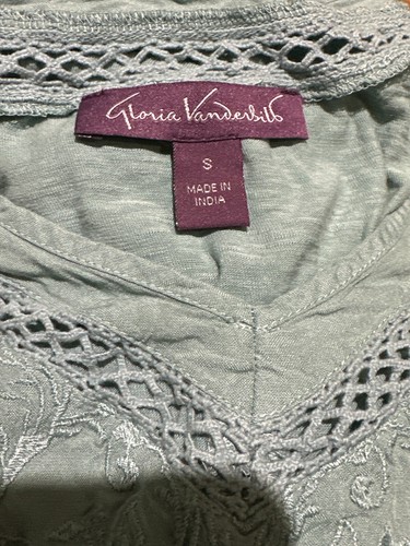 Gloria Vanderbilt Damen bestickt V-Ausschnitt Shirt Oberteil - mineralblau - klein - Bild 3 von 3