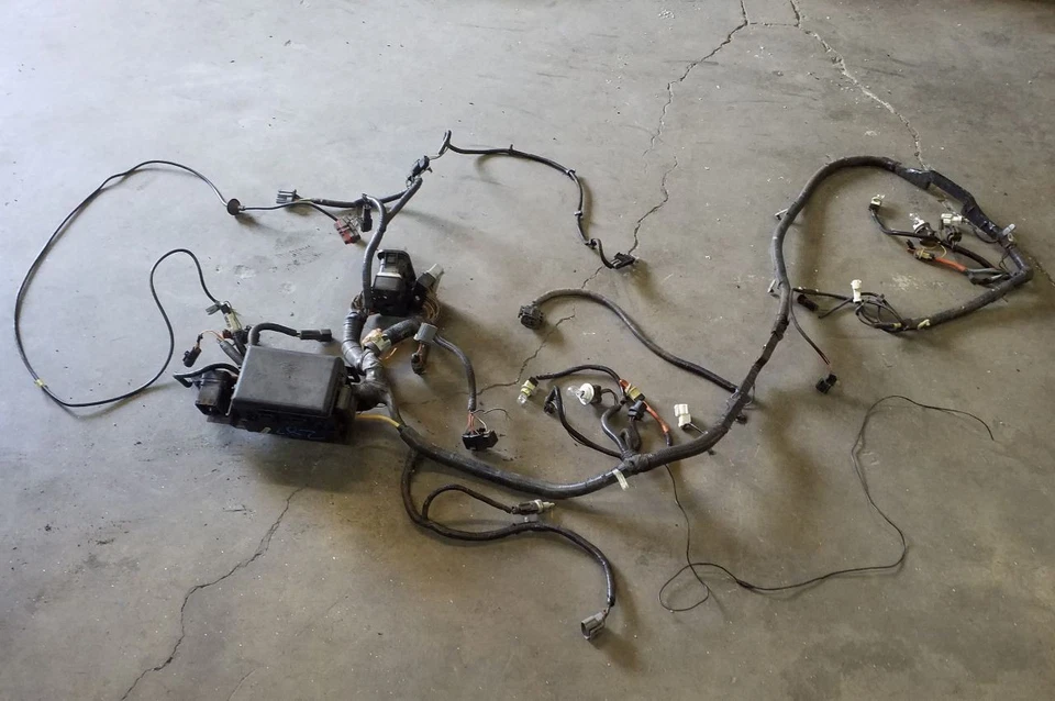 5.0L Engine Fuse Box w/ Wire Harness F5TB-12A581-MN | Fits 94 95 96 97 Ford F150 - Image 3 of 4