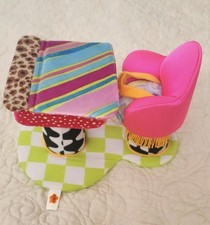 GROOVY GIRL DOLL FURNITURE COOL SCHOOL DESK. NEW, PRISTINE CONDITION!