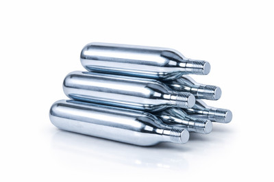 20 pack 12 Gram threaded CO2 Industrial gas, inflation & Grimburg Gavle Launcher
