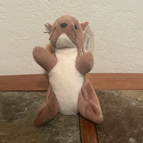 - "Nuts" the Squirrel - Ty Beanie Baby (1996) - Vintage Plush Toy
