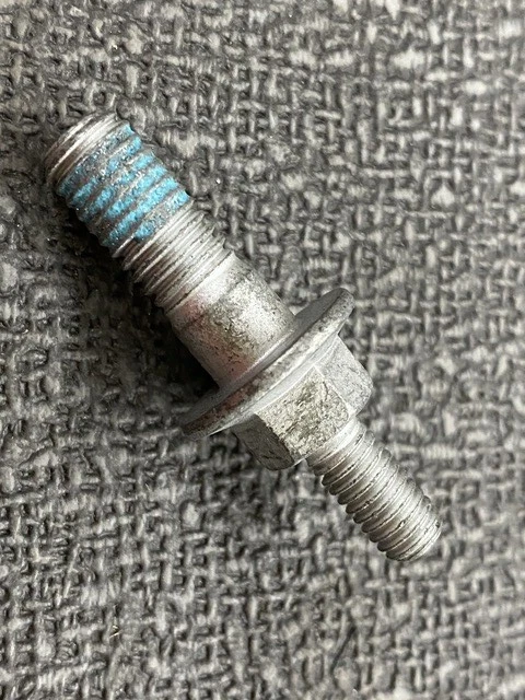 Kit de pastillas de freno de disco trasero Chrysler 200 2015-17 OEM# 68225301AD Foto 4 de 4