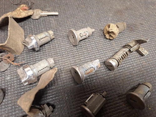 HUGE LOT 1950's 1960's Car Pickup Ignition Tumblers - Picture 6 of 6