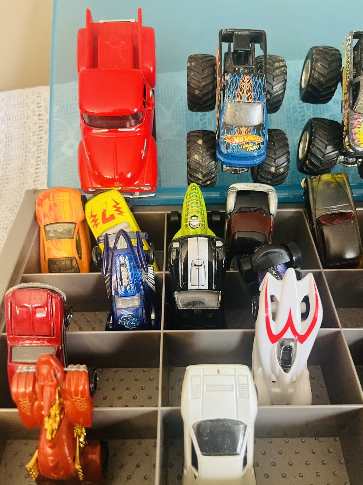 Hot Wheels Storage Case plus 26 assorted Toy Vehicles eBay