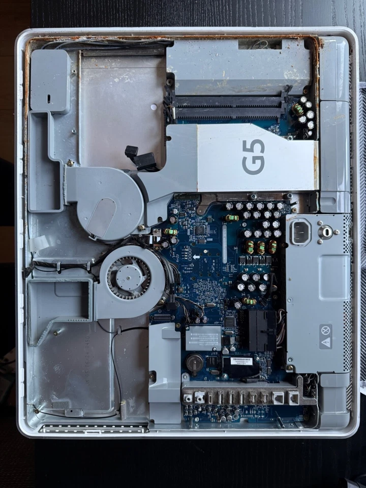 Apple iMac 20" 2005 - A1076 – 2.0GHz – No RAM,HDD,CDD – Water Damaged, Spares - Image 4 of 4