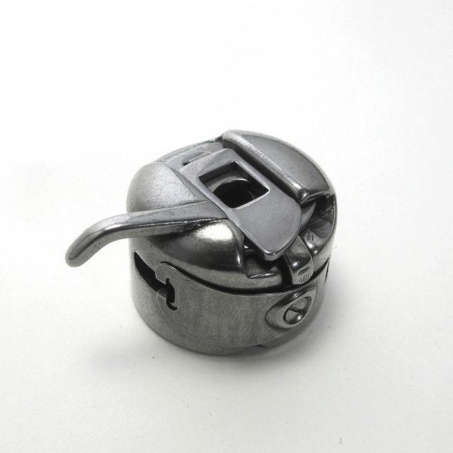 SINGER 15 1530 16 BOBBIN CASE 15277 (HA1 125115 6017) eBay