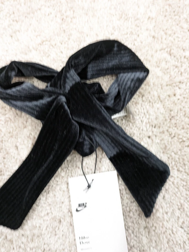 Nike BOW Scrunchie Dri Fit Corbata para la Cabeza Swoosh Negro Satinado Deletreado NUEVO CON ETIQUETAS NUEVO Spandex Foto 3 de 4