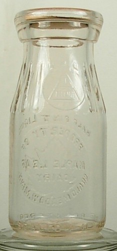 MAPLE LEAF DAIRY GRAND MEADOW MINNESOTA HALF PINT MILK CREAM BOTTLE - Picture 2 of 4