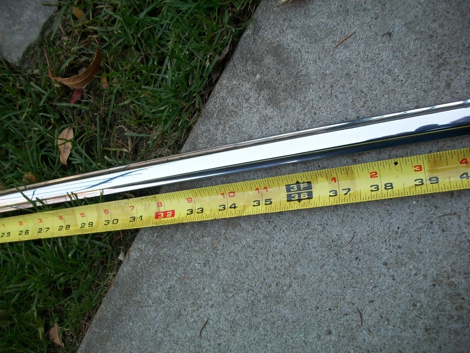 Oldsmobile Cutlass F-85 1962 calidad de exhibición nuevo cuarto panel moldura lateral. Foto 3 de 4