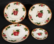 Villeroy & Boch The Delicious Apple Red Lot 3 Dinner Plates + 1 Bread Plate Saar