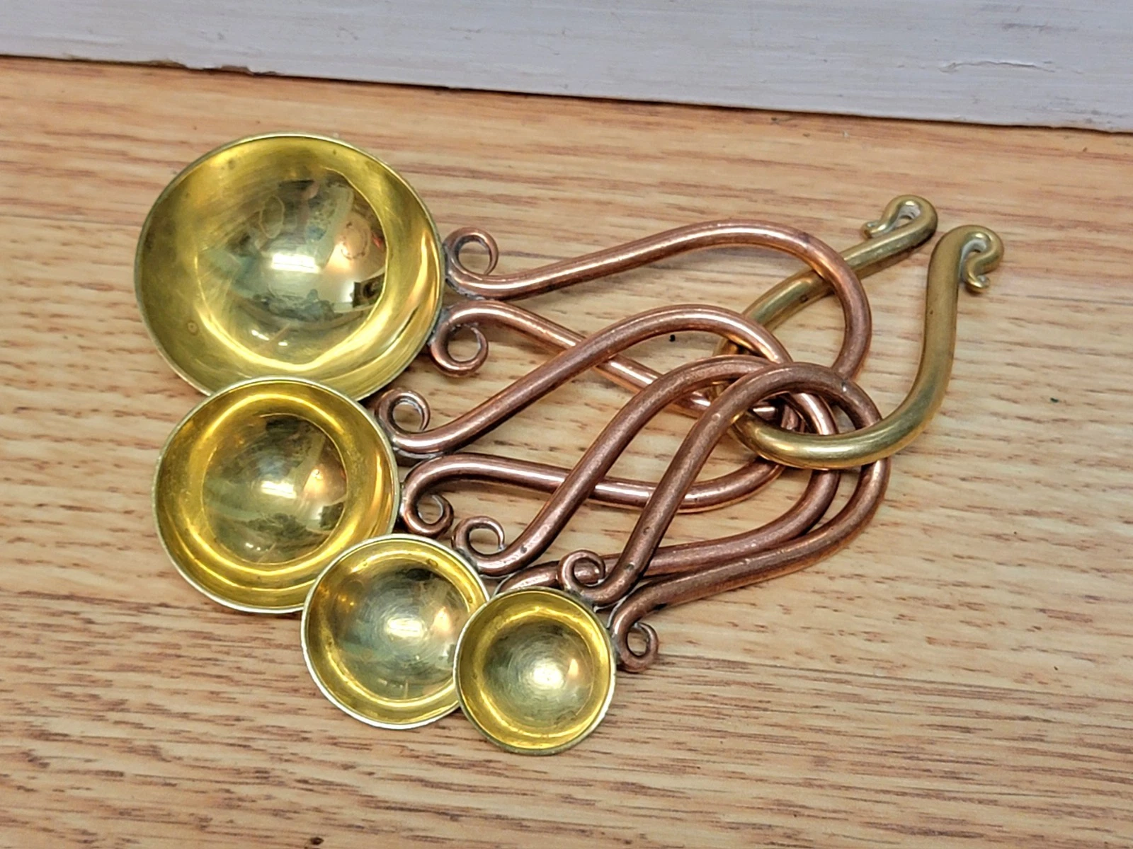 Set of 4 Lovely Vintage JOE SPOON Copper & Brass Measuring Spoons Signed 1987
Opens in a new window