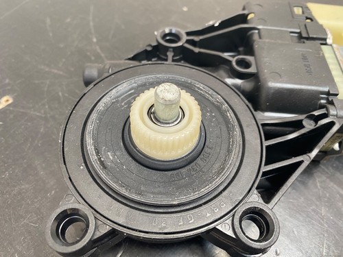 FORD FIESTA MK7.5 DRIVERS SIDE RIGHT FRONT ELECTRIC WINDOW MOTOR 8A61-14553-B - Picture 5 of 12