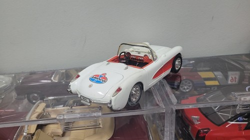 CORGI F162 AMOCO 1957 CORVETTE CONVERTIBLE WITH SANTA LIMITED EDITION 1:24 SCALE - Picture 7 of 8