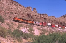 BNSF 6680 ES44C4 KINGMAN CANYON AZ ORIGINAL SLIDE 06-06-22 T2-6