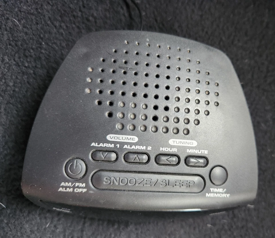 Westclox Reloj Digital Alarma Rojo LED Pantalla Digital con Doble Alarma SXE86001 Foto 2 de 4