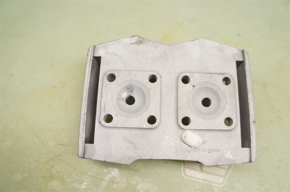 Подлинная головка блока цилиндров Suzuki GT185 новая из старых запасов? GT 185 11111-36100 *2525 - Изображение 3 из 4