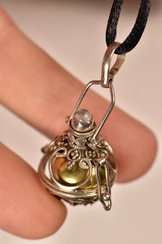 *BOLA ARMONÍA* Colgante Balinés + Medallón Jaula Timbre Piedra Lunar Simulada 7.7g Foto 2 de 4