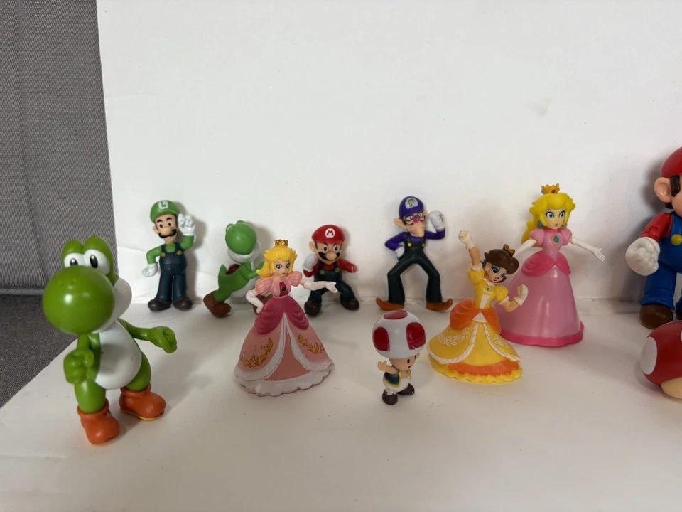 Lote de figuras Nintendo Super Mario World - Mario, Luigi, Toad, Yoshi, etc. 17 piezas Foto 2 de 4