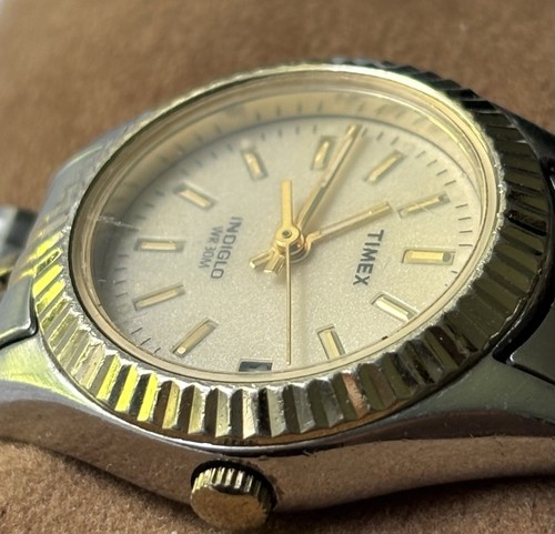 Vintage Timex Indiglo WR 30M Wrist Watch Womens Multi-Tone Stainless Steel Works - Picture 2 of 8