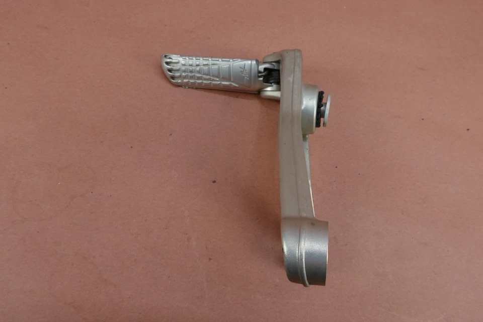 12-15 MV Agusta B3 Brutale 800 2014 reposapiés delantero derecho escalón B6238 Foto 2 de 4