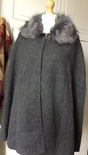 Tamsy Bnwt Grey Cape With Soft Faux Fur Collar.button Clasp Close.fits S/m