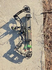 Bowtech Amplify right handed Bow With Black Gold 3 Pin Sight/tight Spot Quiver 