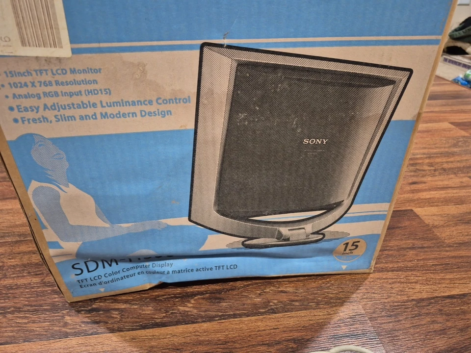 Sony SDM-HS53 15” TFT LCD Color Computer Display Y2K Vintage Tested Monitor - Image 4 of 4