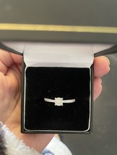 Beautiful 9ct White Gold Solitaire Engagement Ring