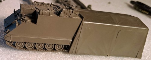 HO Scale 1:87 M577 Command Post Carrier - US Army Desert Camo - UK