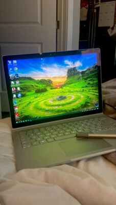 Microsoft Surface Book 13.5 inch (128GB, Intel Core i5 6th Gen., 2.4GHz, 8GB)...
