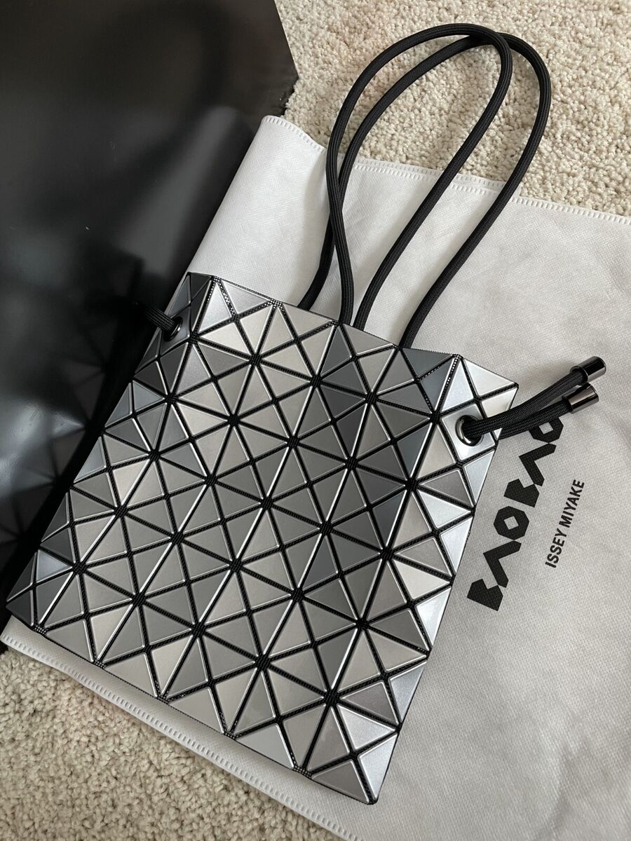 BAO BAO ISSEY MIYAKE Wring Shoulder Bag Silver PVC Japan New BAO BAO ISSEY MIYAKE Wring Shoulder Bag Silver PVC Japan New