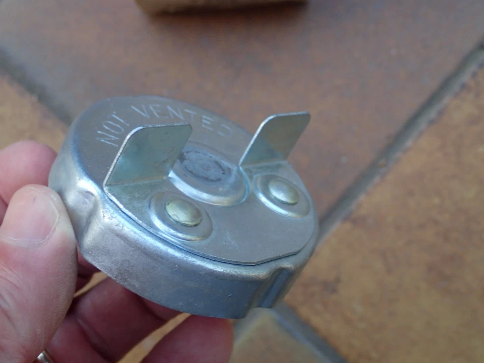 Ford Mustang 1970, Cougar, tapa de gasolina Torino con EV/EM, ¡NUEVO! D0AZ-9030-A Shelby XR7 Foto 3 de 4