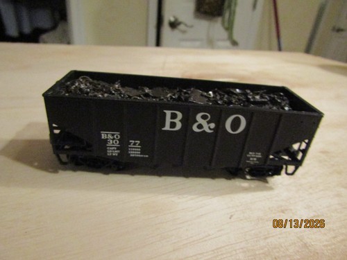 Coche tolva vintage Athearn HO B&O 3077 2 bahías negro con carga de mineral | Condition: Used