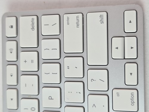 Apple iPad OEM Keyboard Dock 30-Pin iPad 1st 2nd Generation Model A1359 Untested - Picture 4 of 15