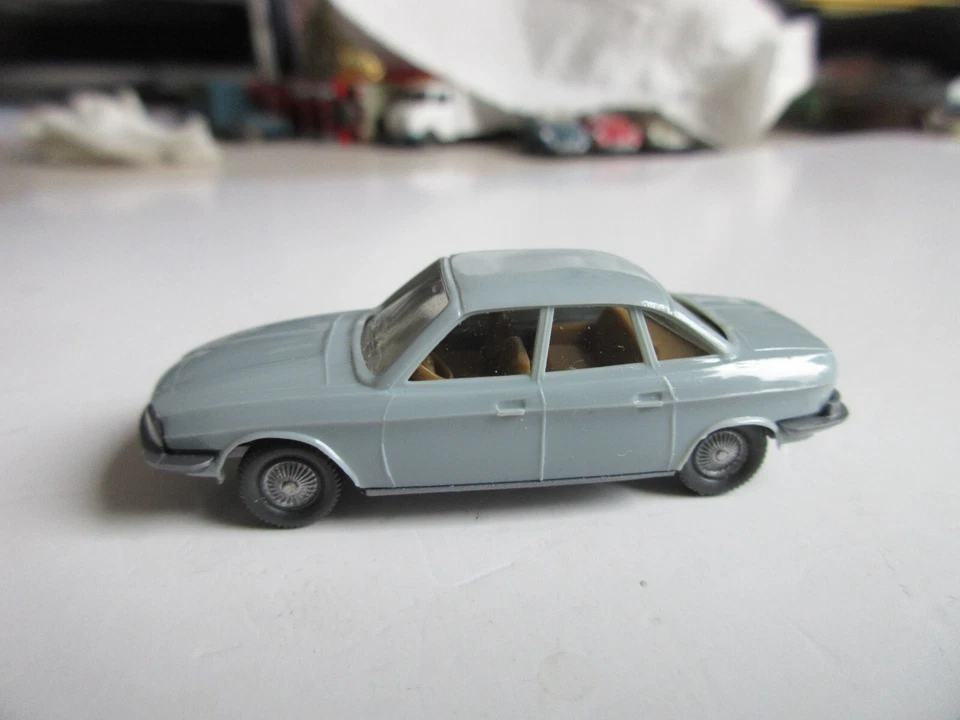 Wiking 1:87 NSU Ro 80, Hellblaugrau - Immagine 2 di 4