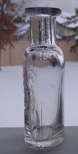 J. G. WELLS - PHILADELPHIA PENNSYLVANIA - 1 oz. DRUG STORE MEDICINE BOTTLE - Picture 2 of 6