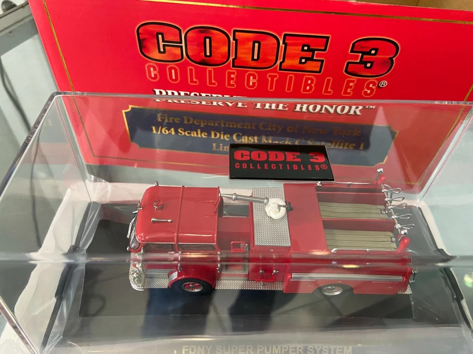 CODE 3  F.D.N.Y Satellite 1 1/64 Scale  - Bild 4 von 4