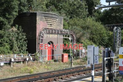 FOTO EISENBAHNINFRASTRUKTUR AM BROADWAYBAHNHOF EALING