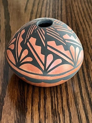Artist Signed Native American Hand Made Pottery Seed Pot - T. Sando Jemez, N.M.