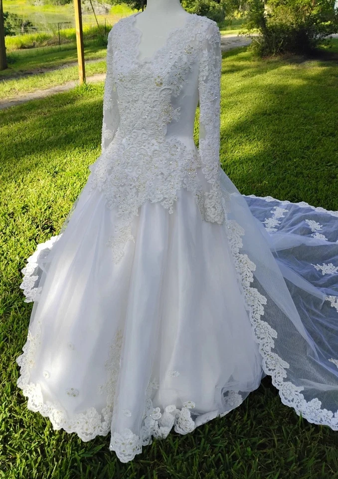 Vestido de noiva vintage decadente marca Majestic tamanho 14 trem tule - Imagem 3 de 4