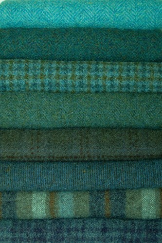 HAND DYED RUG HOOKING WOOL Mill-Dyed ~ "GOTTA LOVE the BLUES" (8-pc. Combo) - 第 1/12 張圖片