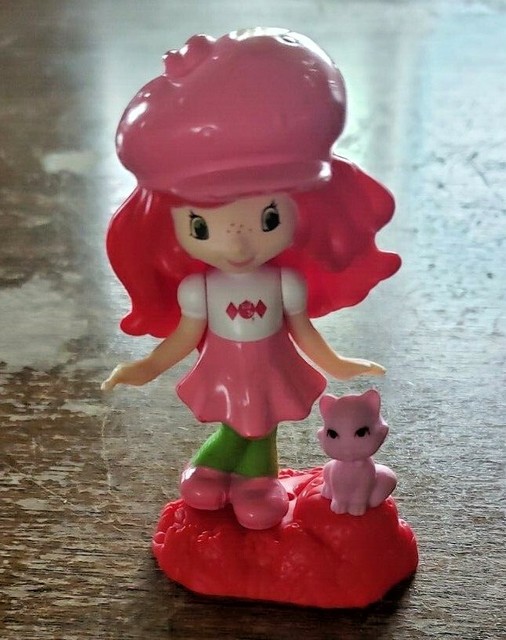 McDONALD'S STRAWBERRY SHORTCAKE SCENTED TOY 1 HAPPY MEAL TOY 3 3/4