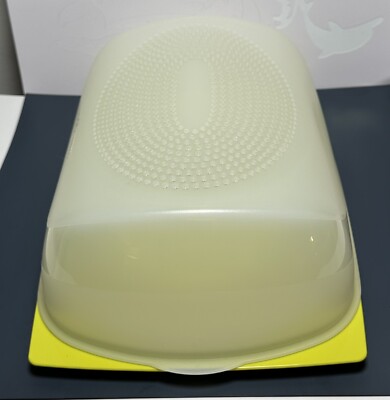 Tupperware Cheesmart large Cheese keeper 12x7.5x4in NEW