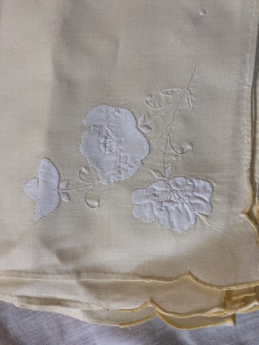 Lot of 8 Vintage Embroidered Cotton Placemat Napkin Yellow Beige 16.5 x 12" - Picture 8 of 12